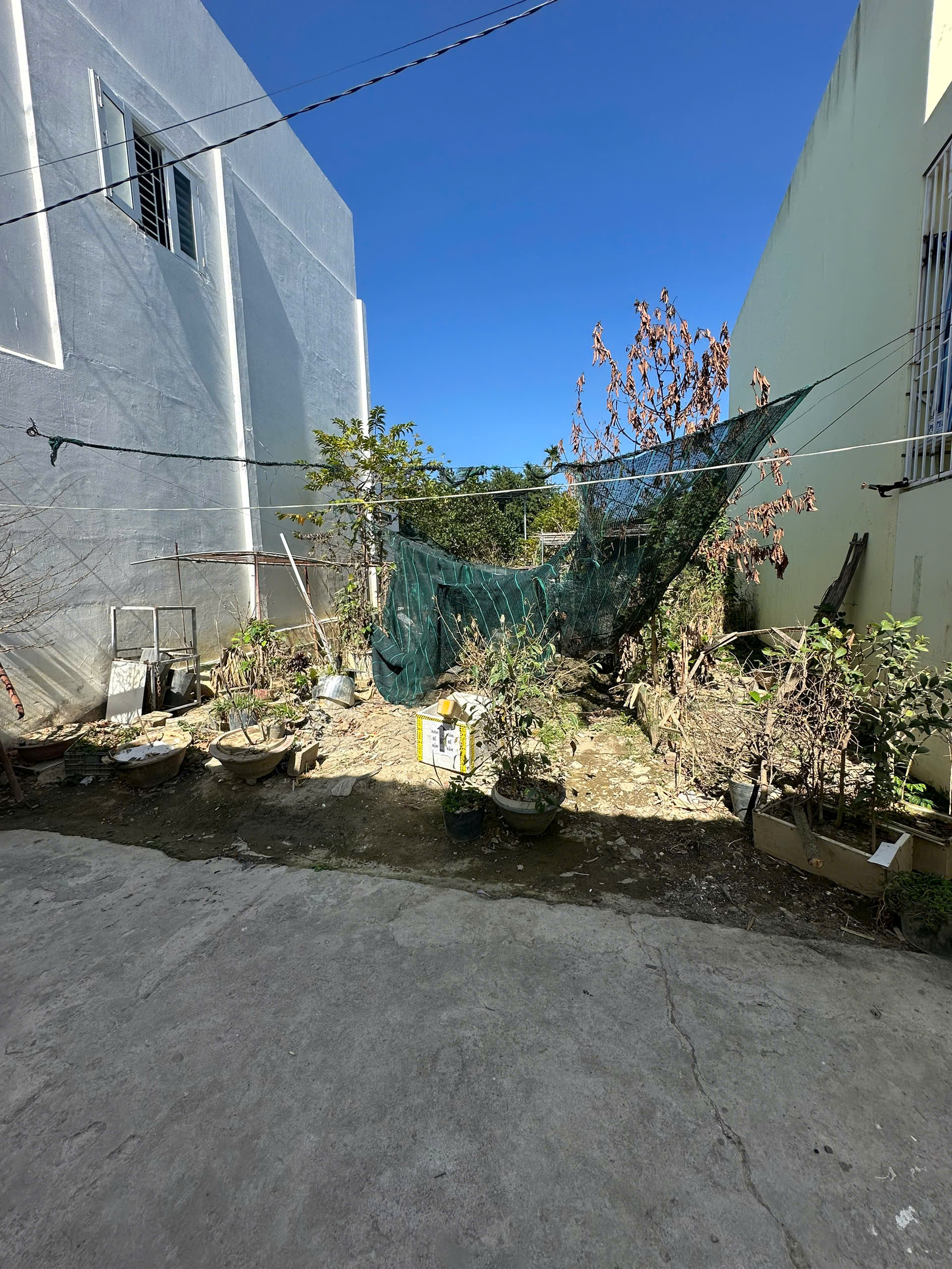 Lô đất Vĩnh Thạnh-Phường Tây Nha trang, sau lưng Uỷ Ban , gần chợ Ga .